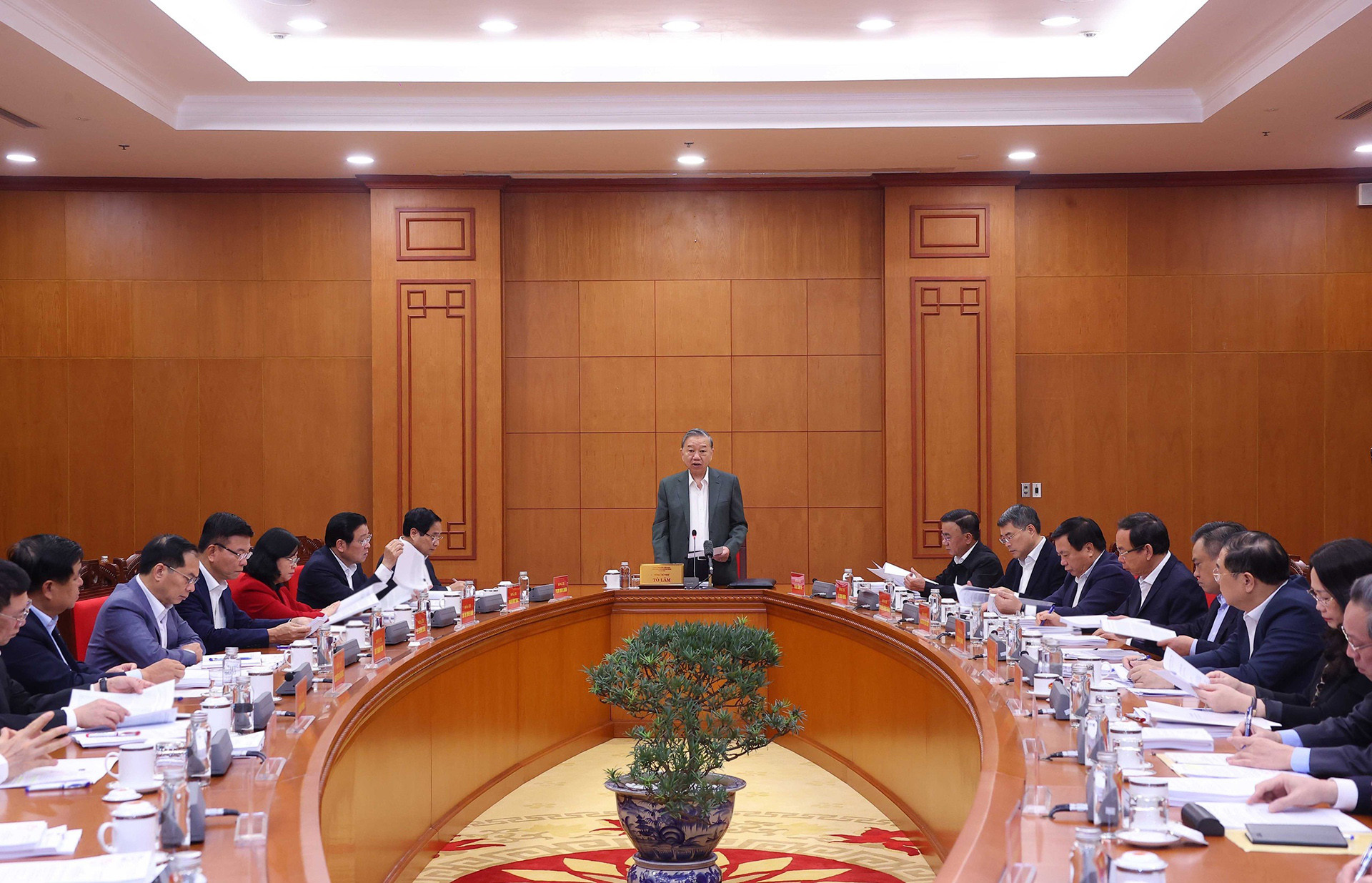 vnapotaltongbithutolamchutribuoilamviecvoithuongtruccactieubandaihoixivcuadang8459168 17652556354101522078713.jpg