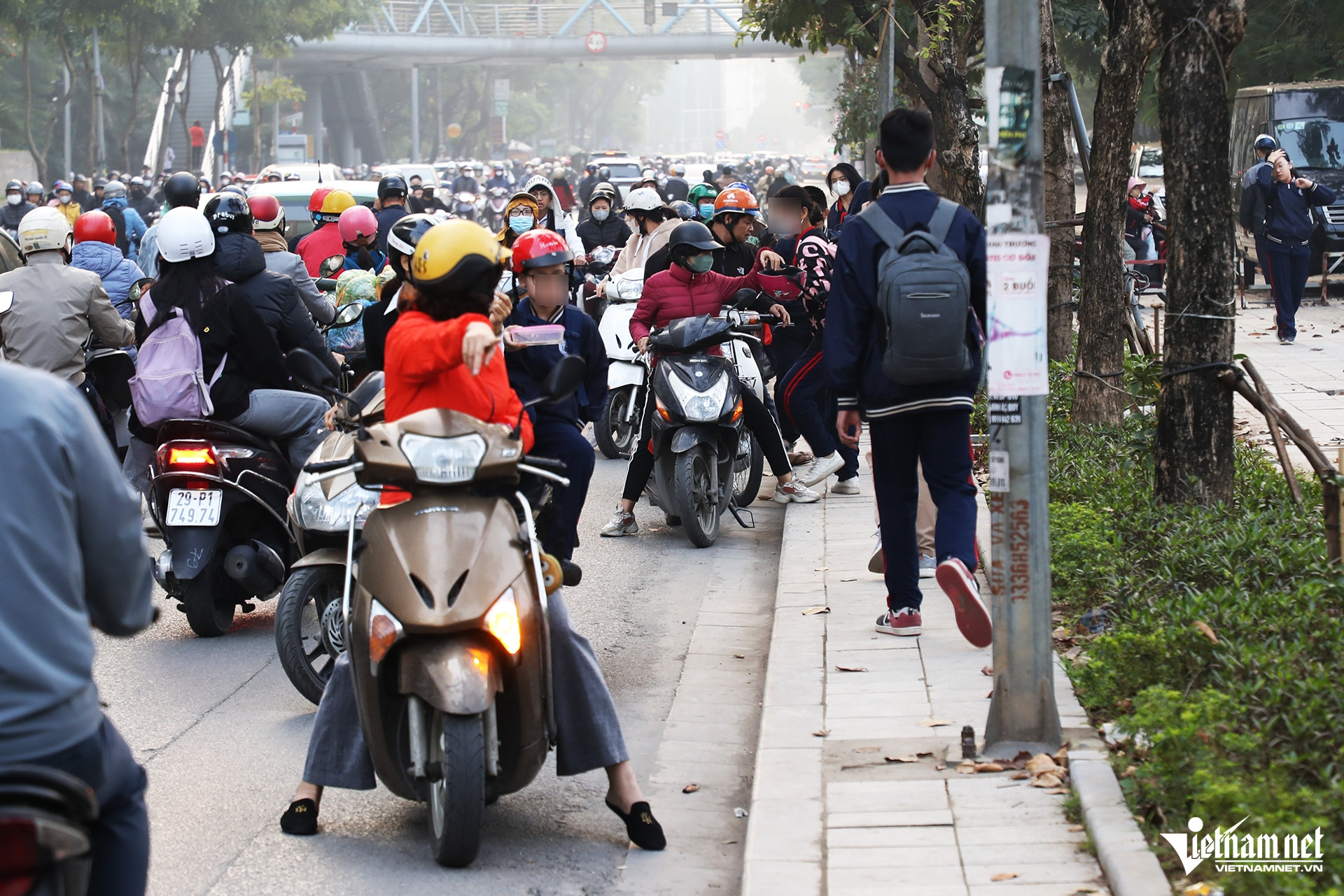 W-di nguoc chieu 4 sao chép.jpg