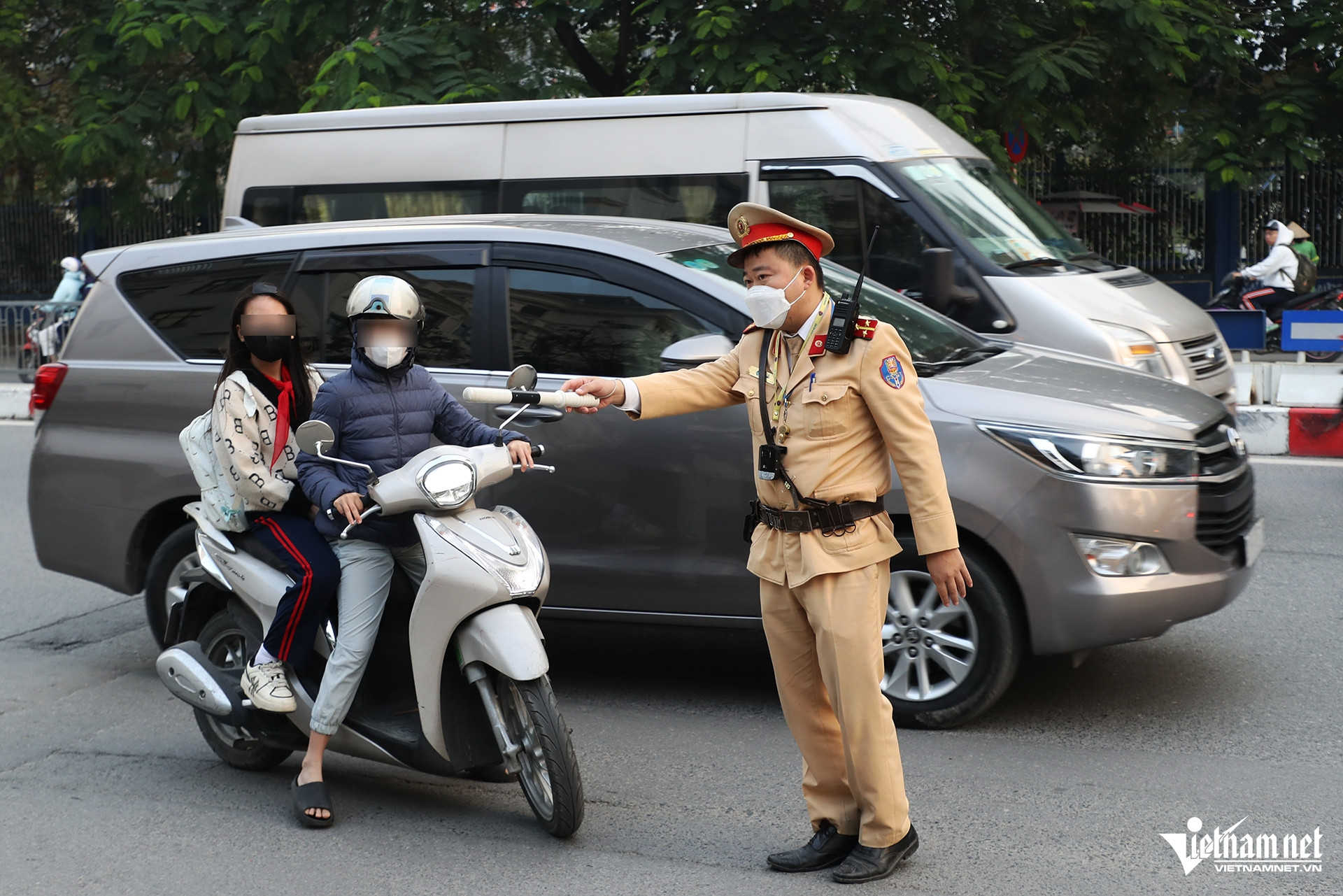 W-di nguoc chieu 5 sao chép.jpg