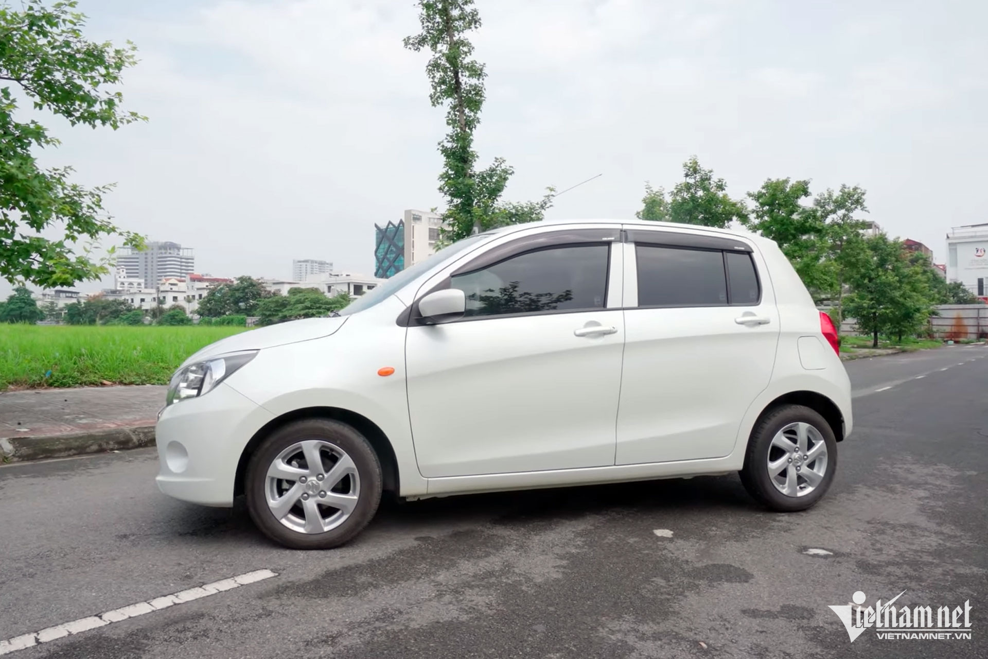 https://static-images.vnncdn.net/vps_images_publish/000001/000003/2025/12/9/w-suzuki-celerio-cu-4-94.jpg