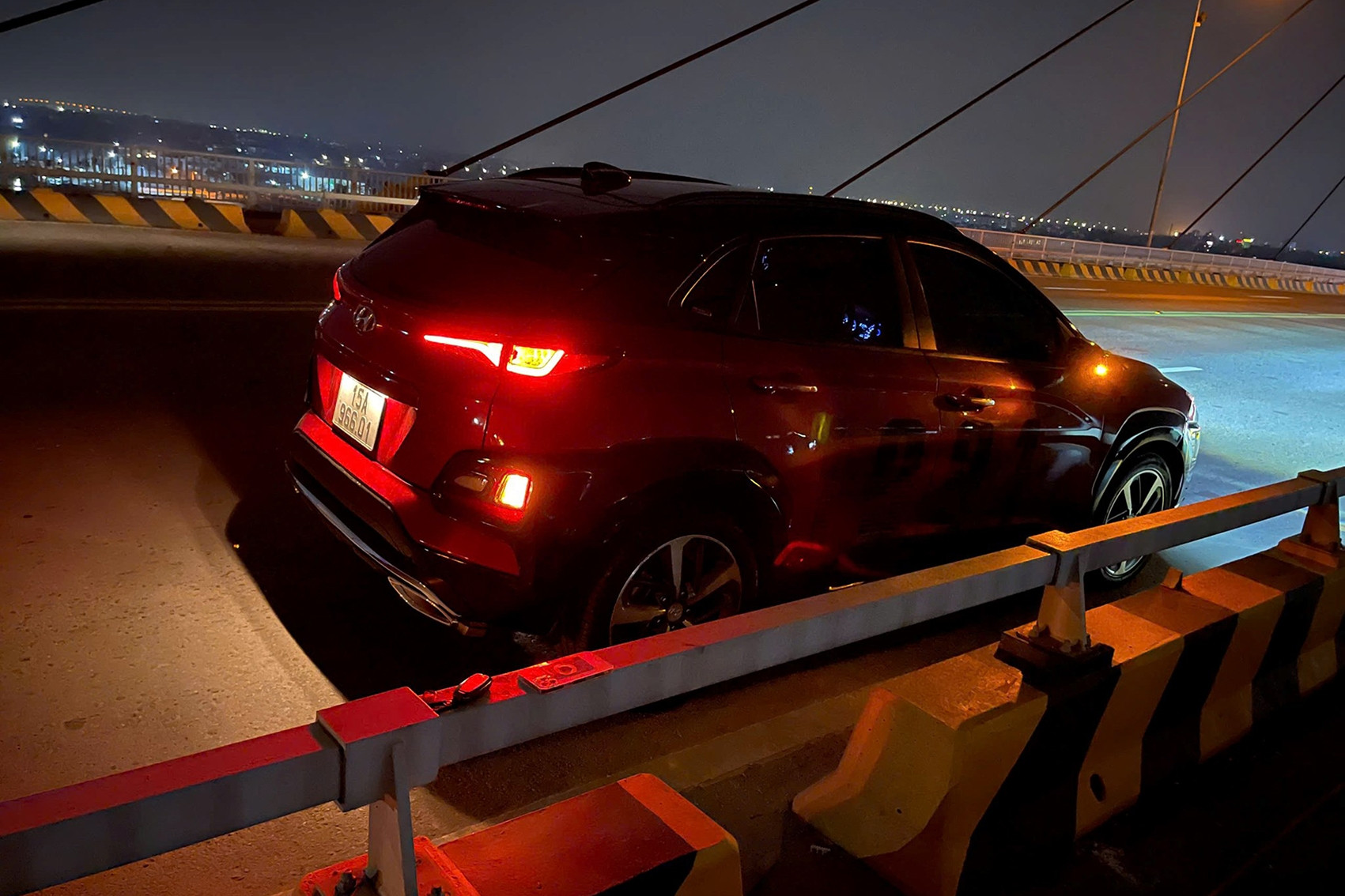 Hải Phòng: Tìm kiếm người nghi nhảy cầu Bính, để lại ô tô trên cầu