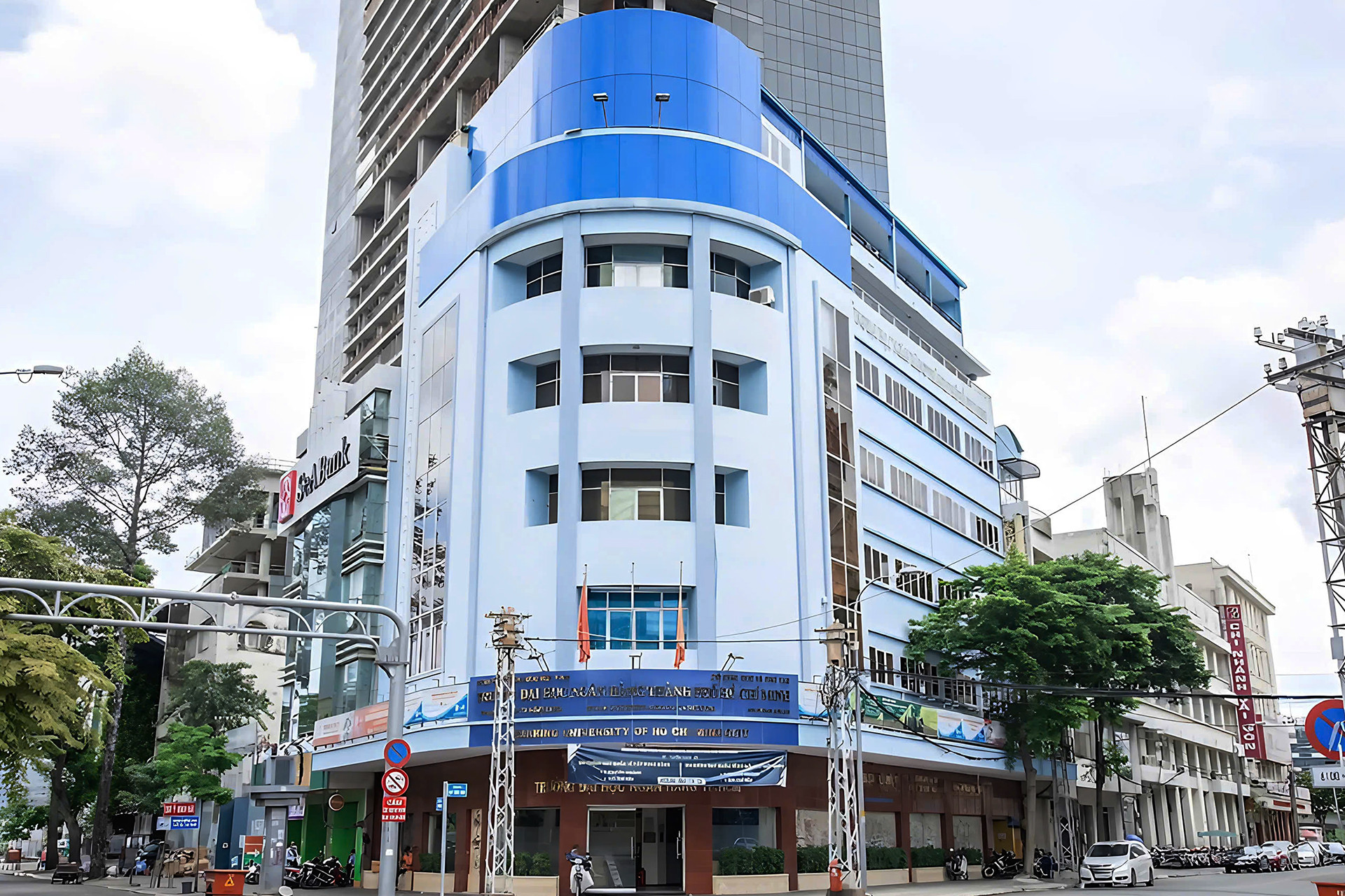 ngan hang 50421.jpg