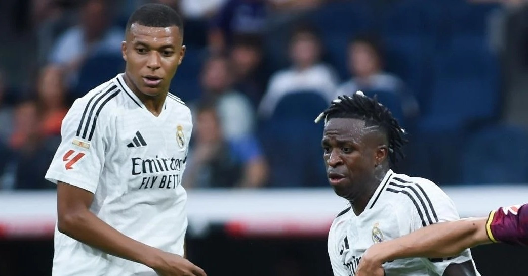 Vinicius đòi lương ngang Mbappe, Real Madrid hoãn đàm phán mới