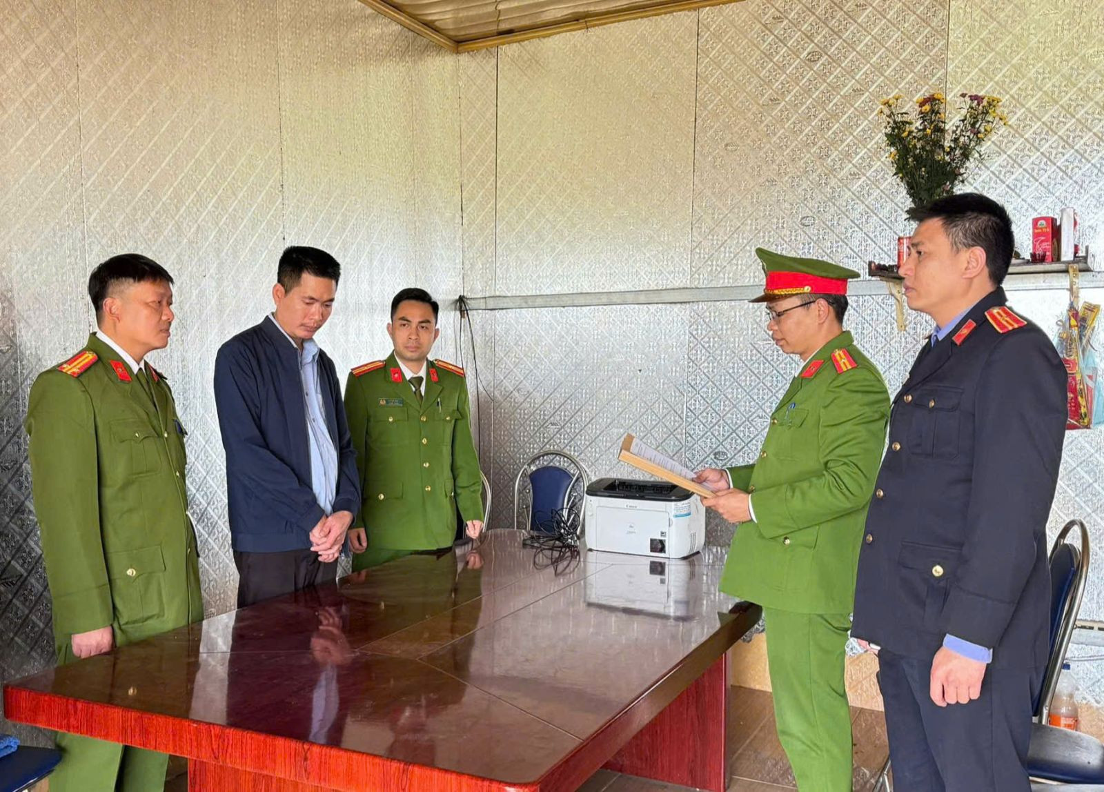 C quan C nh s t i u tra C ng an t nh B c Giang c c c Quy t nh v L nh i v i Nguy n nh V n.jpg