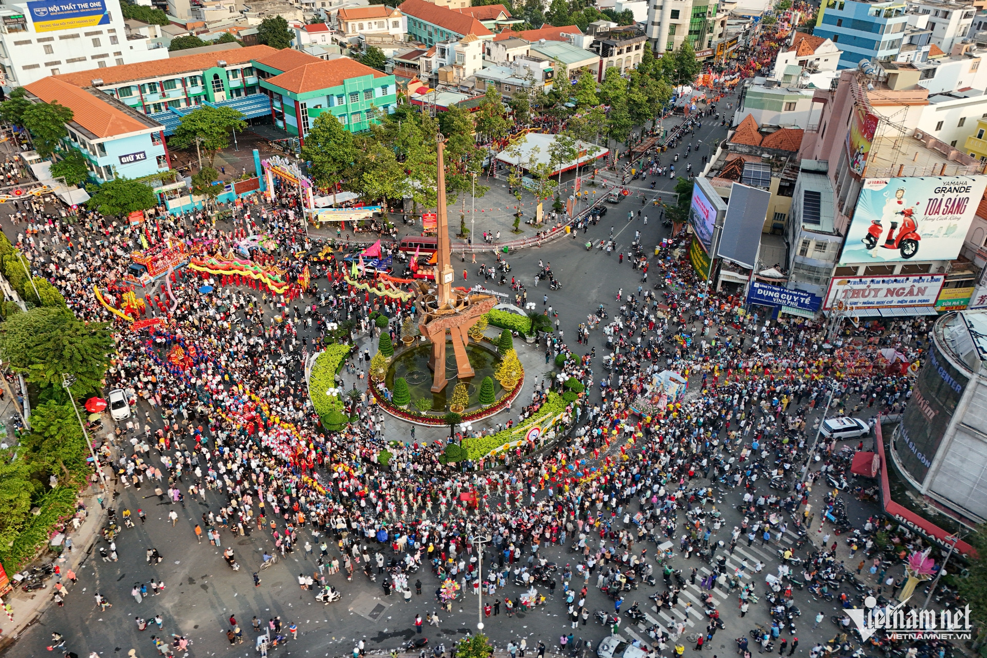 W-lễ hội chùa Bà, Bình Dương.jpg