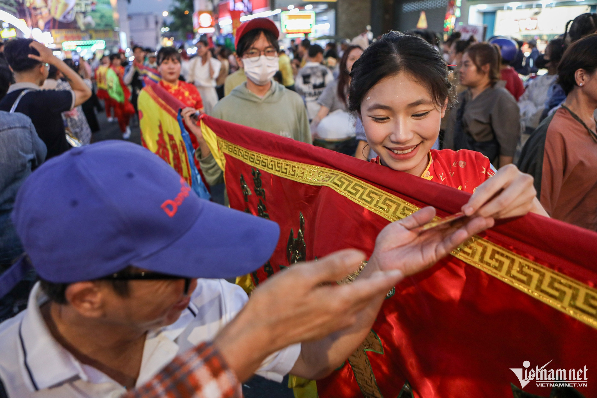 W-lễ hội chùa Bà, Bình Dương.jpg