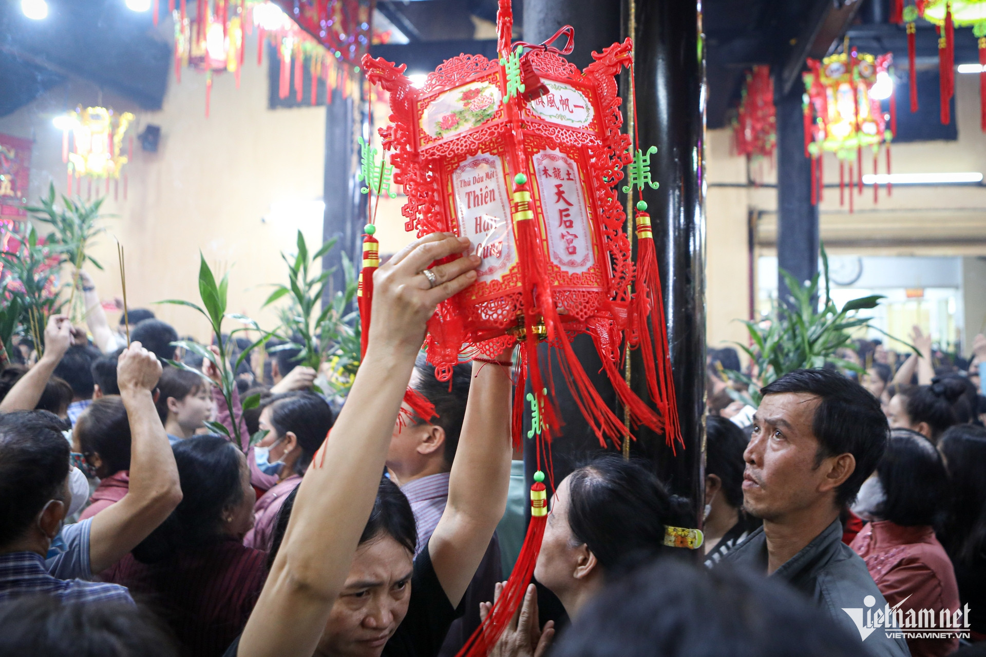 W-lễ hội chùa bà Bình Dương.jpg