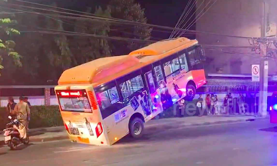 Xe bus boc dau.jpg