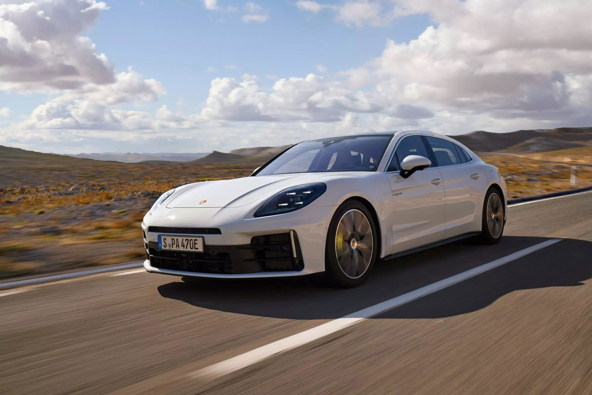 1728960005 241058227 5 diem quot an tien quot tren porsche panamera 2025 moi ve viet nam.jpg