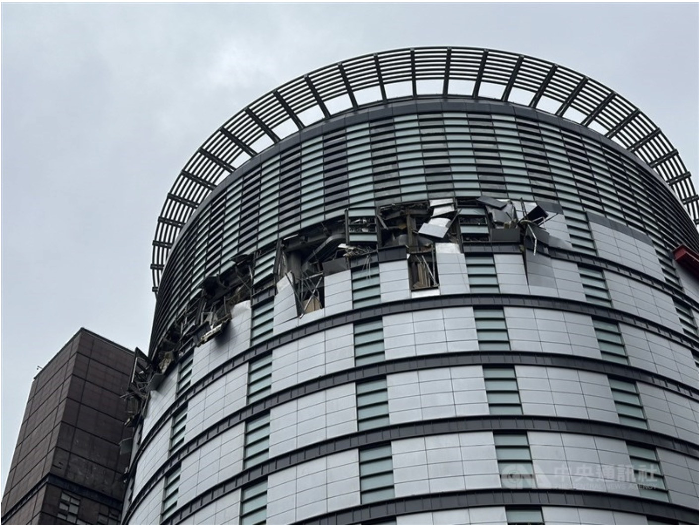 Nổ tại trung tâm thương mại ở Đài Loan, hàng chục người thương vong đài loan - cna