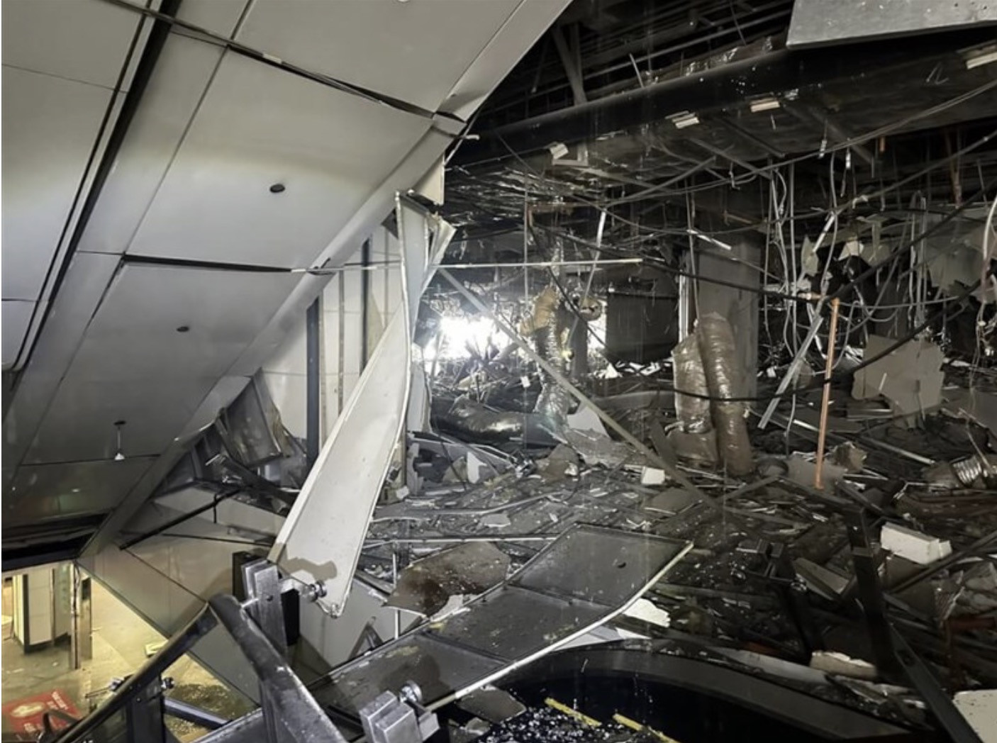 Nổ tại trung tâm thương mại ở Đài Loan, hàng chục người thương vong đài loan - cna