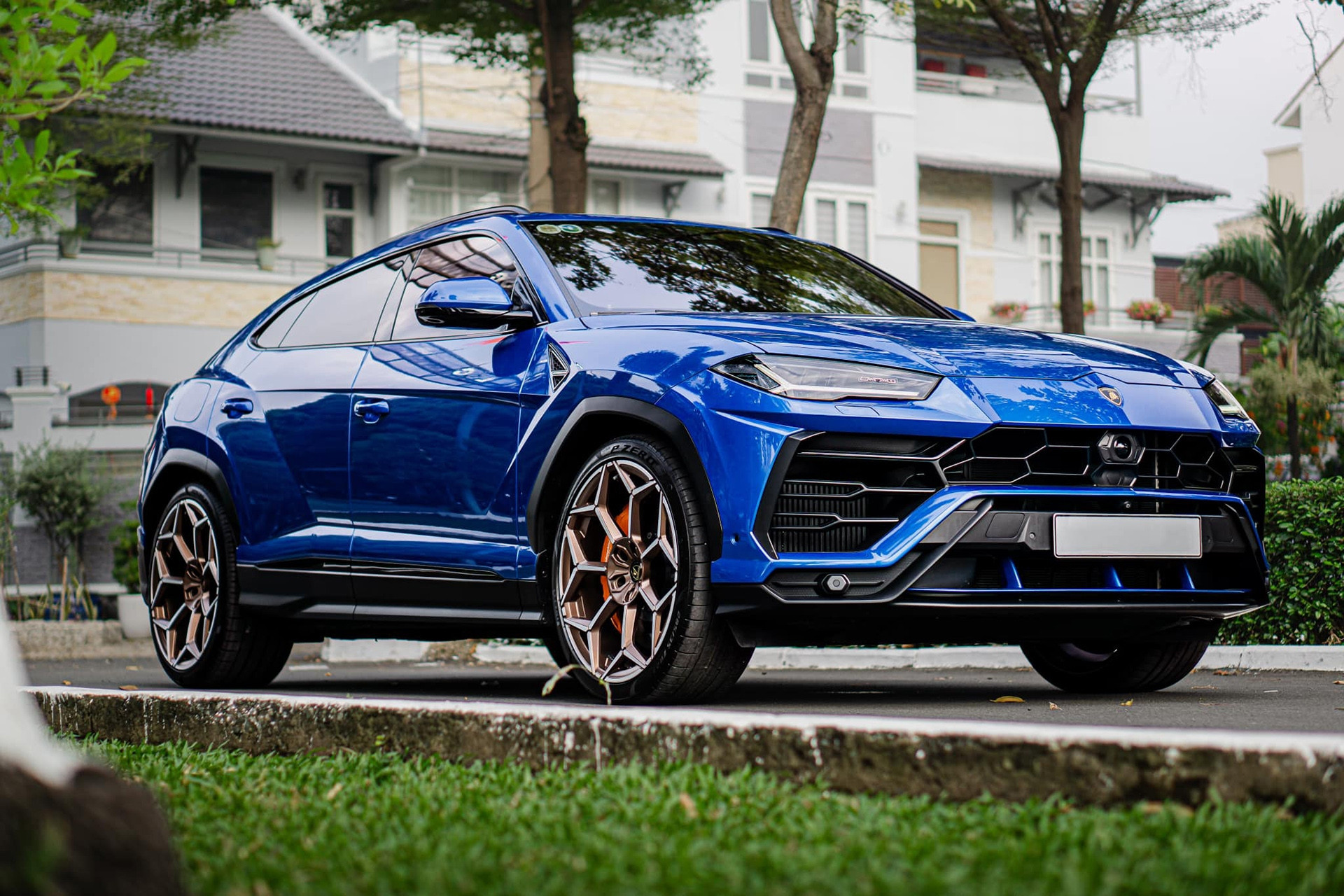 Đi 4 năm, siêu SUV Lamborghini Urus rớt giá 11 tỷ, cứ mỗi km mất hơn 1 triệu