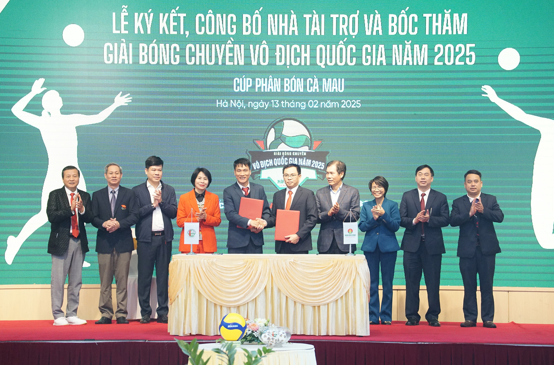 giai bong chuyen vdqg.jpg