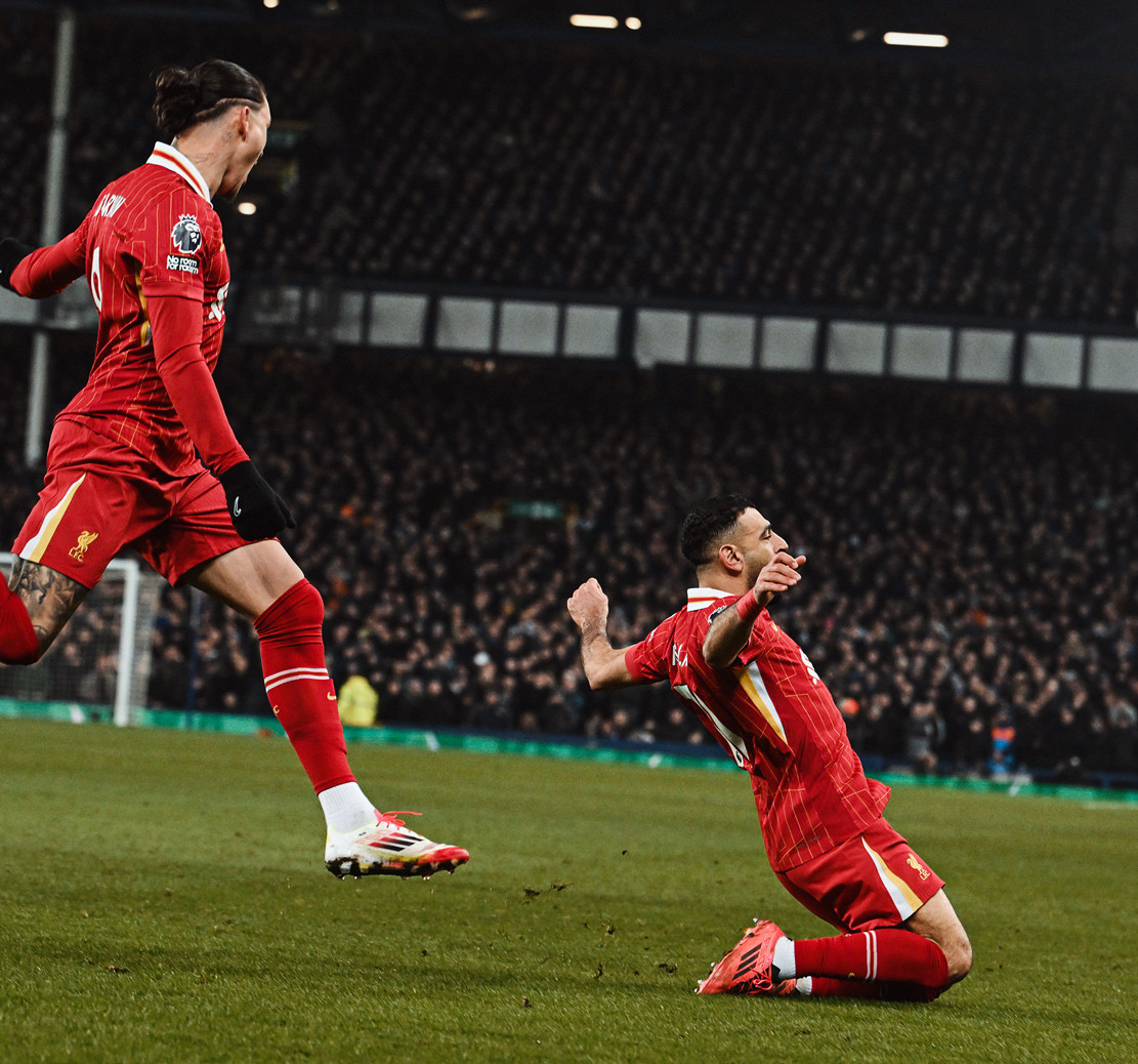 Liverpool đánh rơi chiến thắng trên sân Everton GjncMTuWkAArIkG.jpg