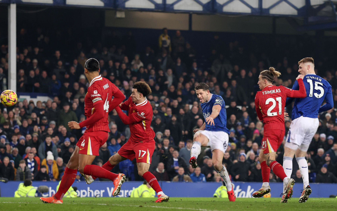 Liverpool đánh rơi chiến thắng trên sân Everton GjnjWlXX0AAgjnv.jpg