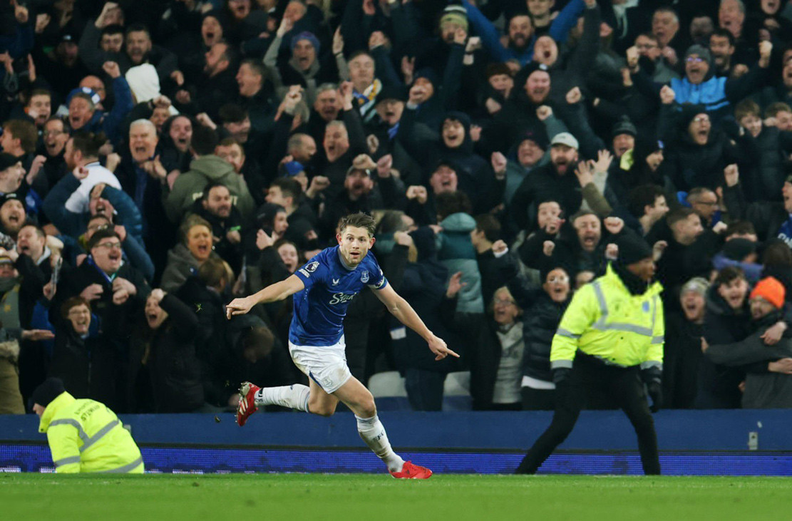 Liverpool đánh rơi chiến thắng trên sân Everton GjnkNgXWwAA qvG.jpg