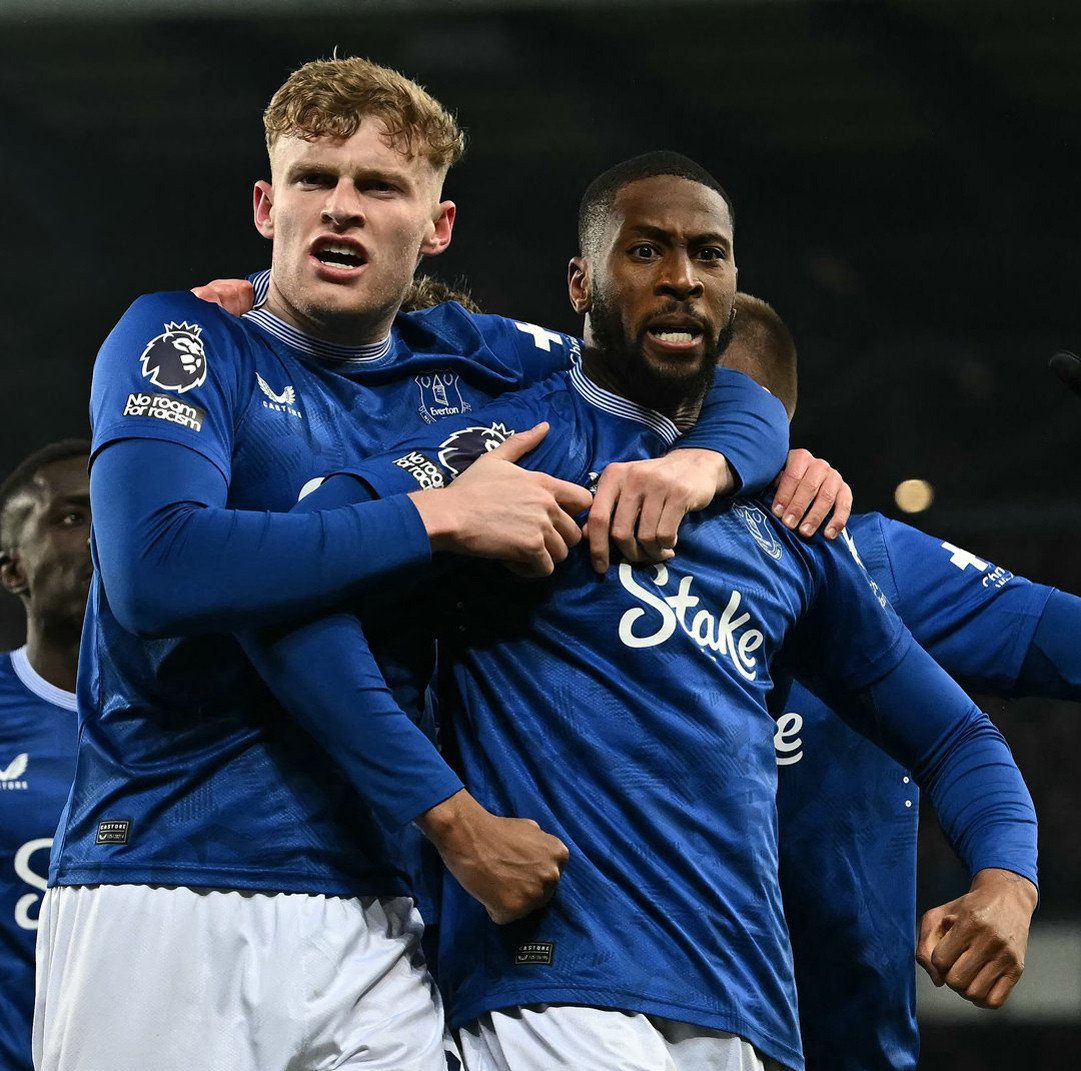 Liverpool đánh rơi chiến thắng trên sân Everton GjnRSAsWEAINdXv.jpg