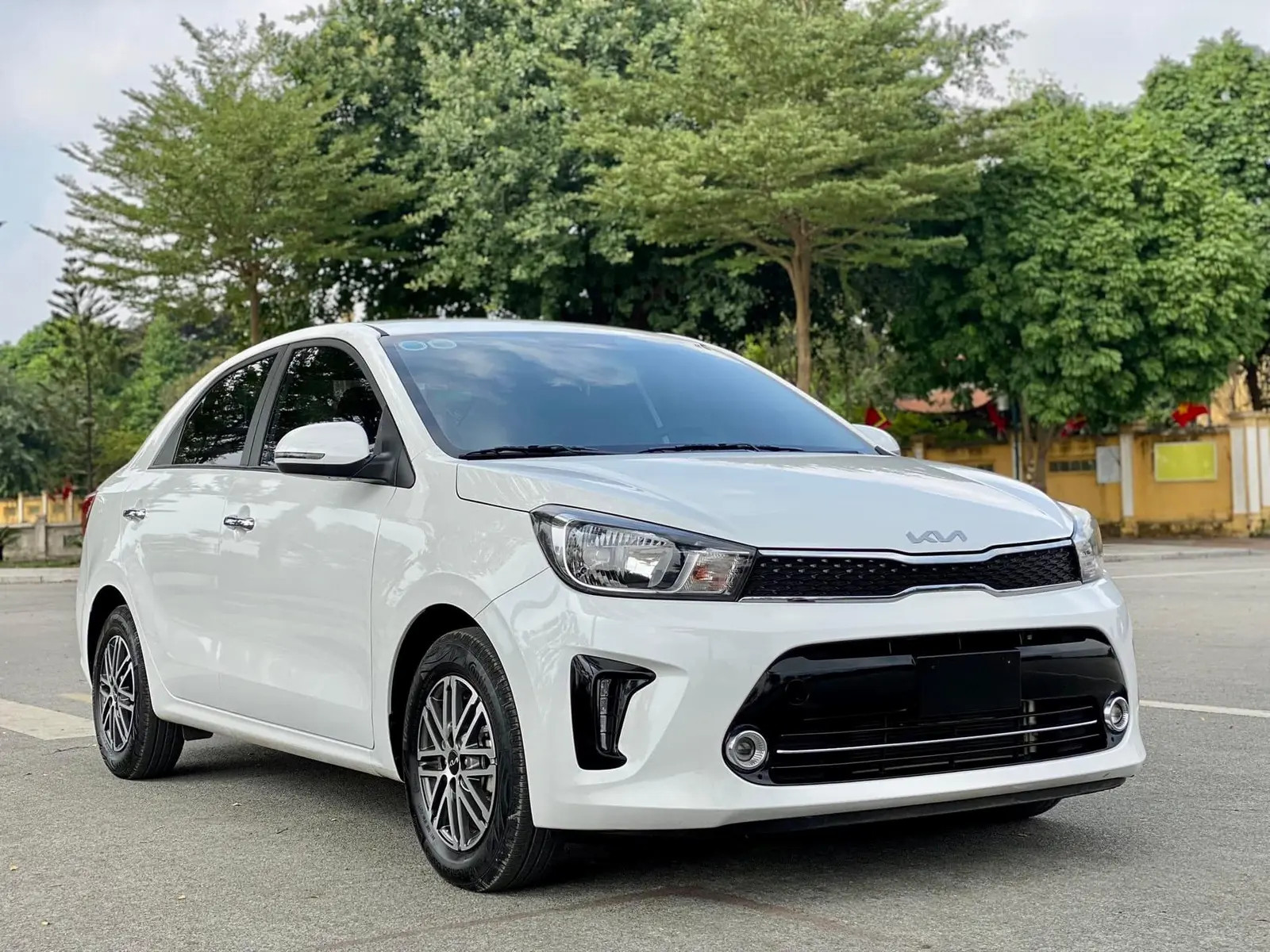 kia soluto at deluxe 2394809j32412.webp