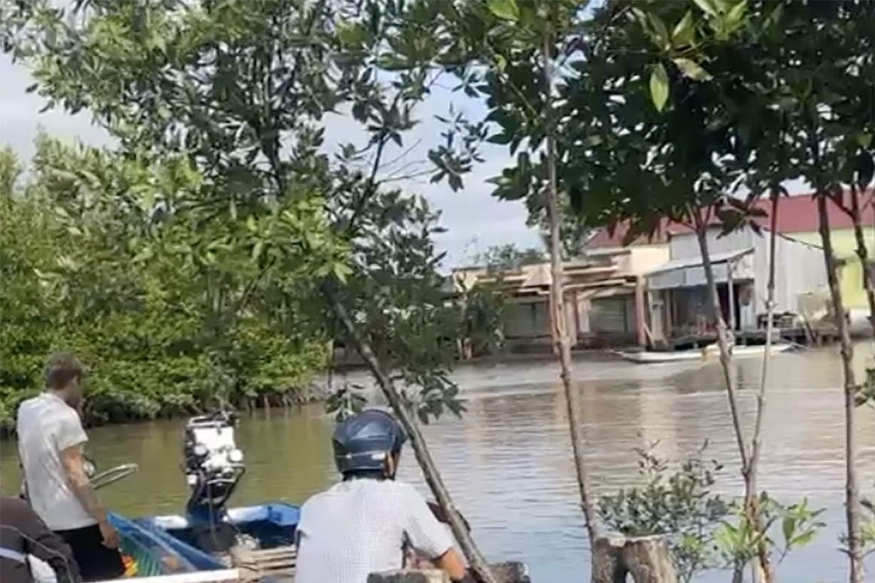 Va chạm vỏ lãi trên sông, bé trai 5 tuổi ở Cà Mau mất tích