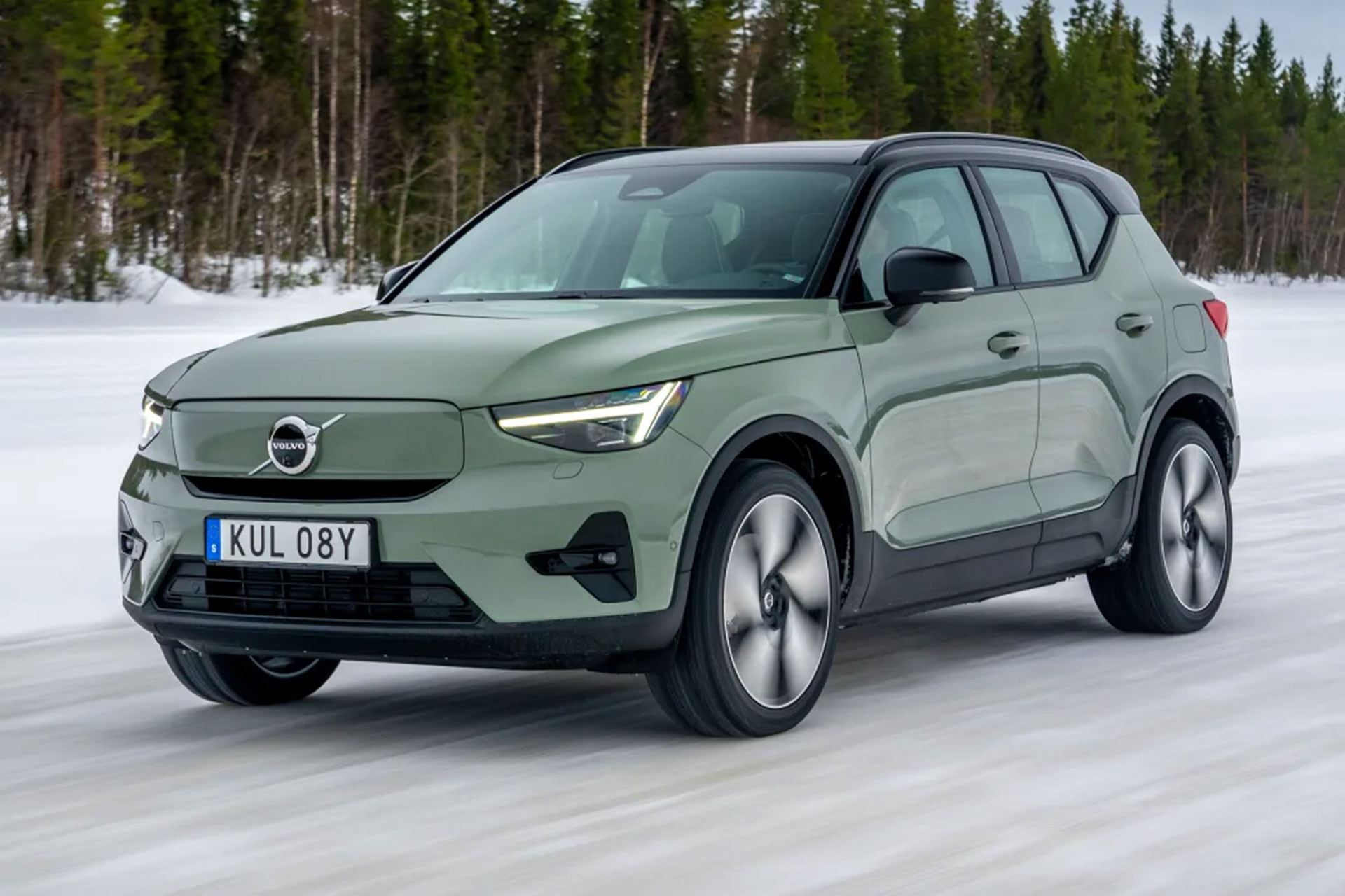 Volvo EX40.jpg