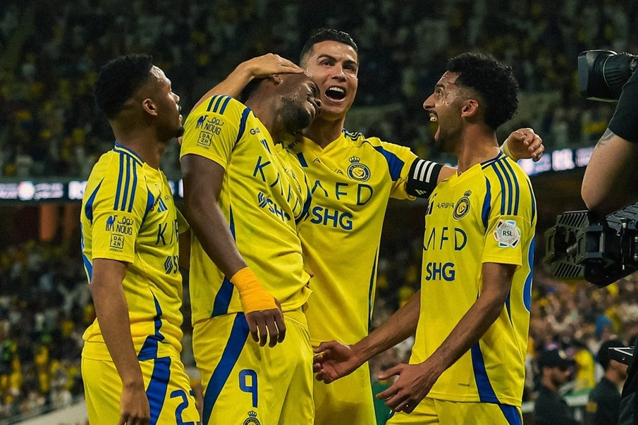 Al Nassr của Ronaldo thắng kịch tính dù chơi thiếu người cả hiệp 2