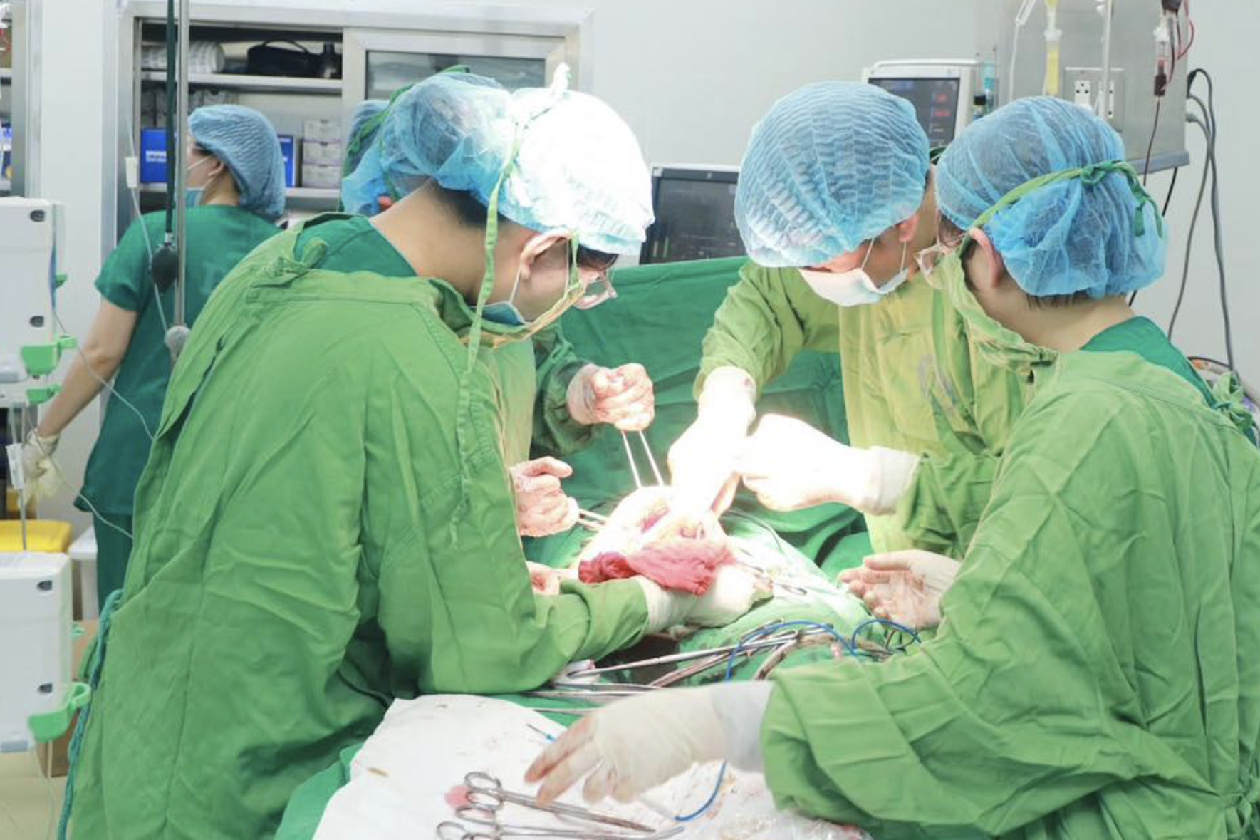 Bật báo động đỏ toàn lực cứu người phụ nữ cơ hội sống gần bằng 0