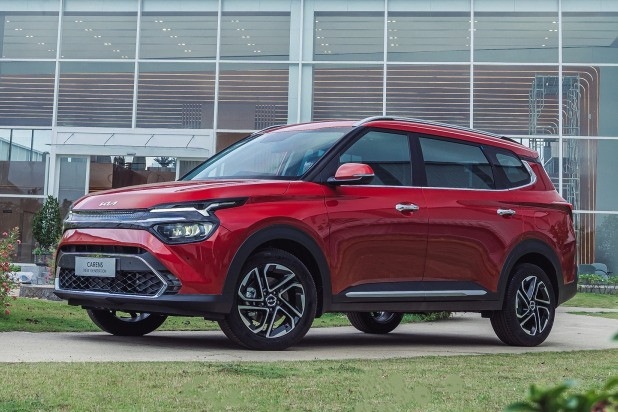 KIA Carens.jpeg