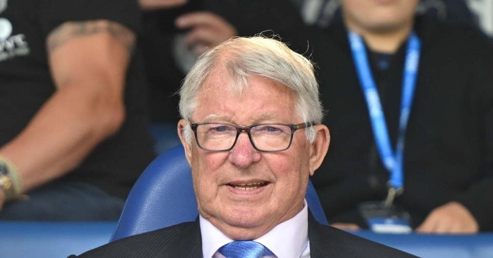 Sir Alex Ferguson bất ngờ trở lại băng ghế huấn luyện