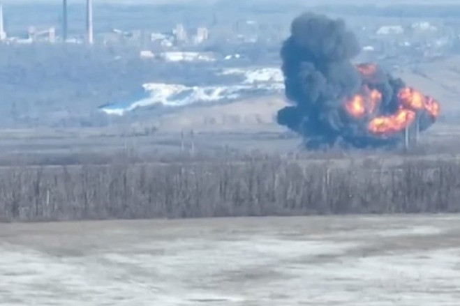 Video quân đội Ukraine bắn hạ máy bay Su-25, tập kích trực thăng Mi-8 của Nga