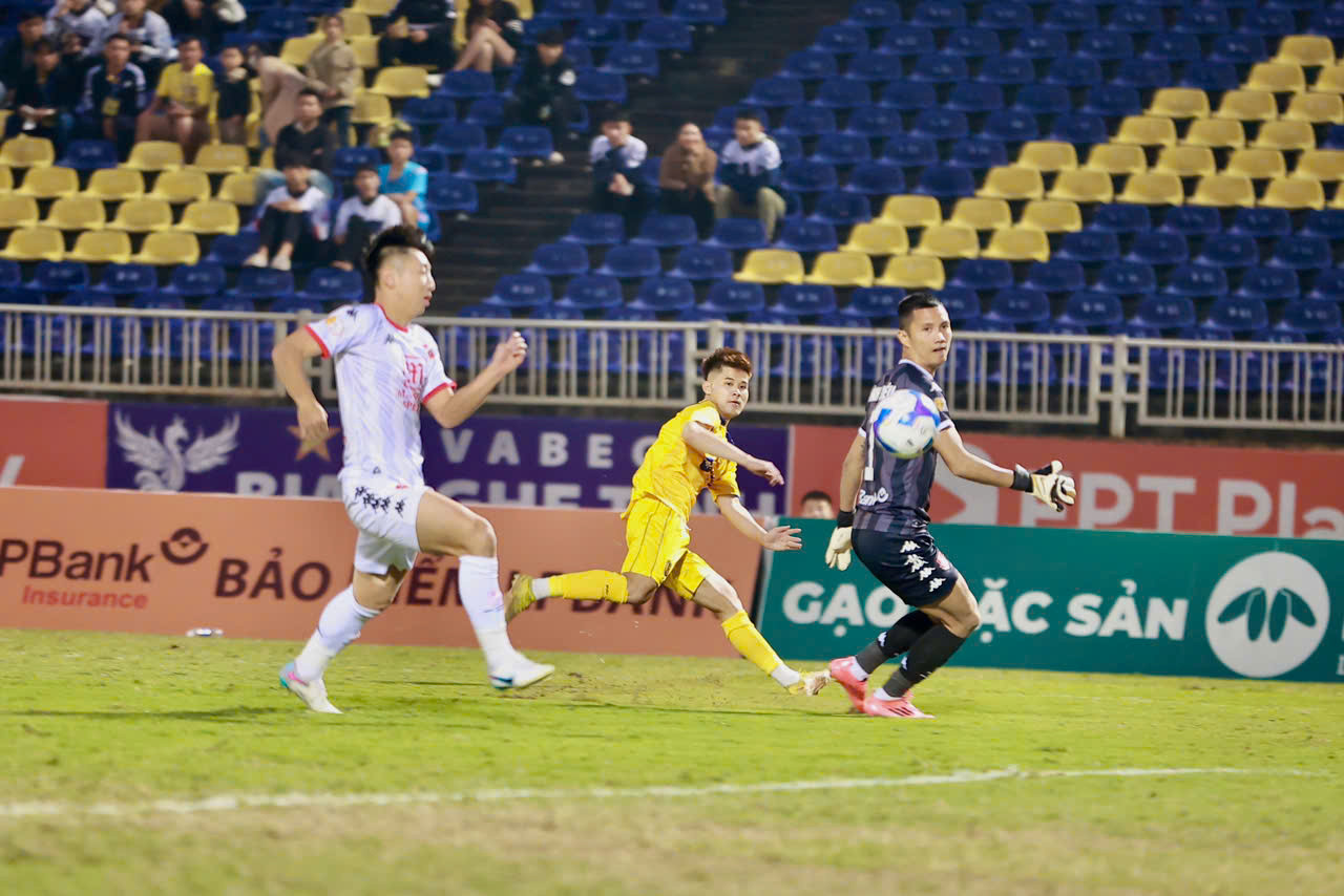 slna vs hai phong 1.jpg