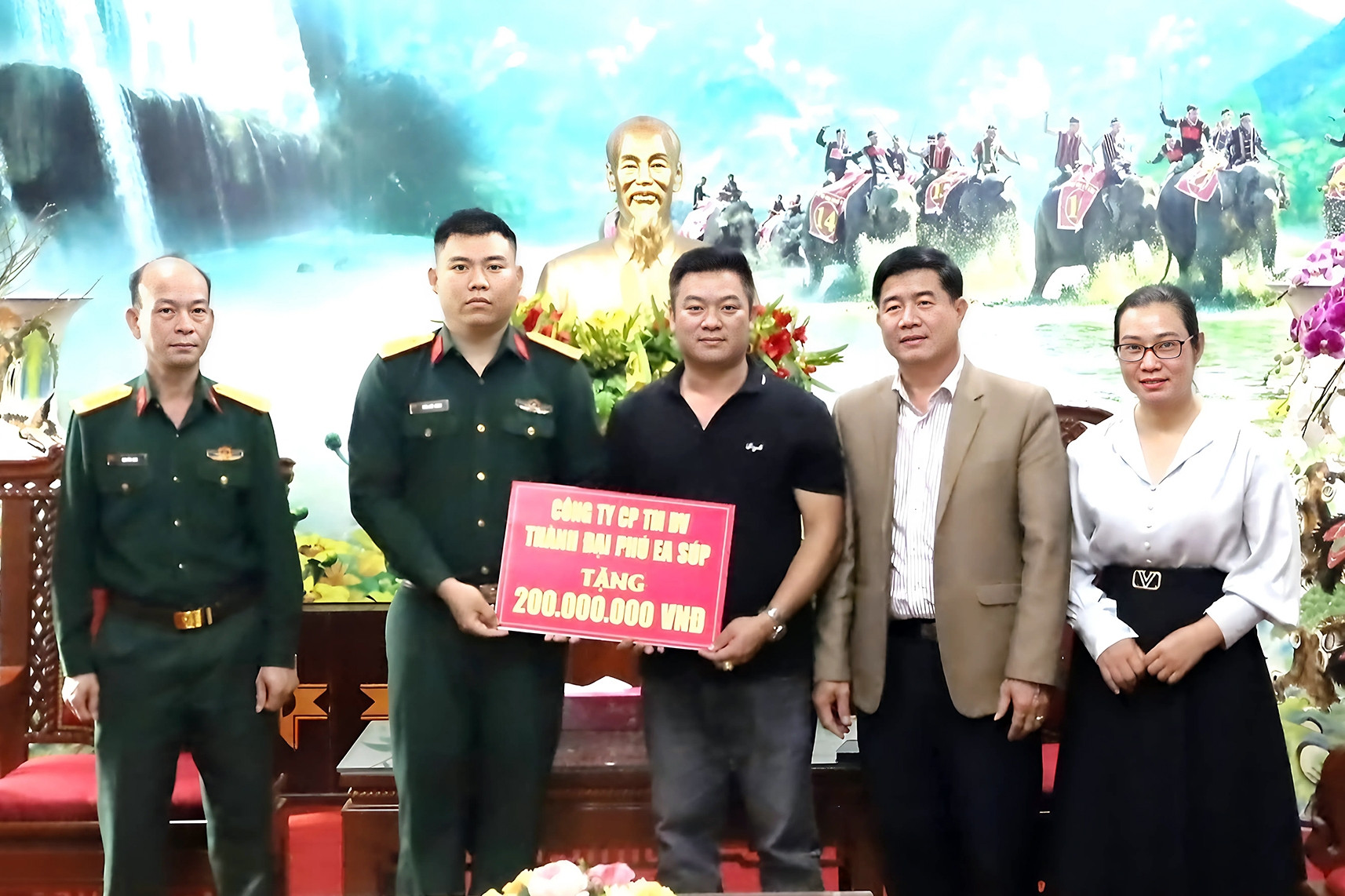 Trung úy Trần Viết Lương được ủng hộ 1,5 tỷ đồng để ghép tủy