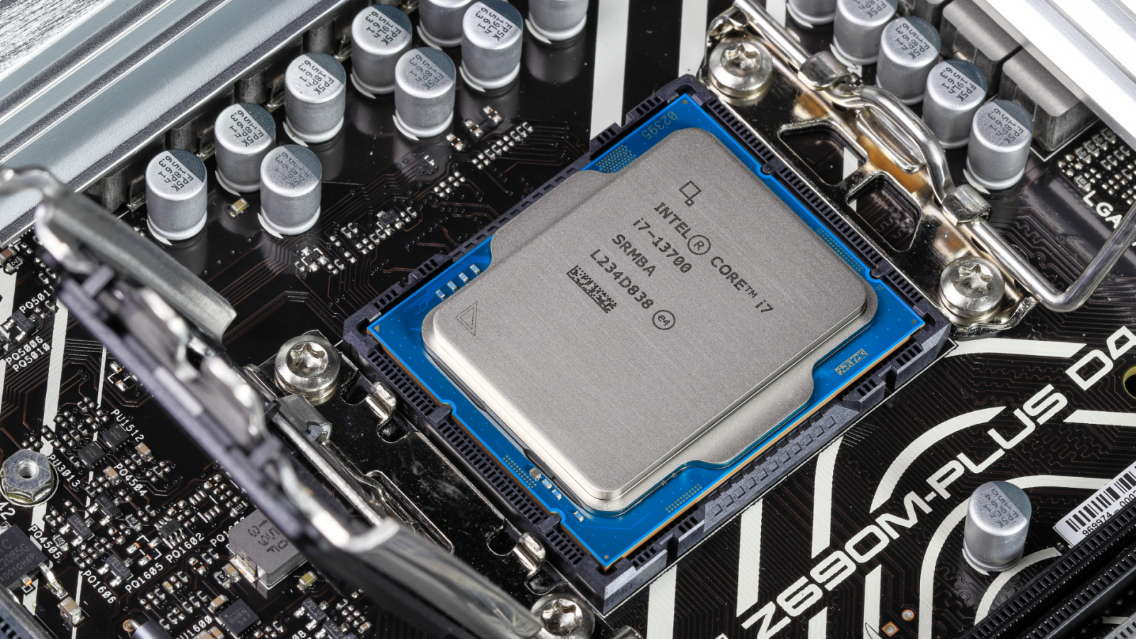 Intel trước tương lai ‘chia năm xẻ bảy’ intel shutterstock