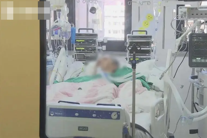 Uống thuốc cảm thông thường, người phụ nữ bị trắng xóa phổi