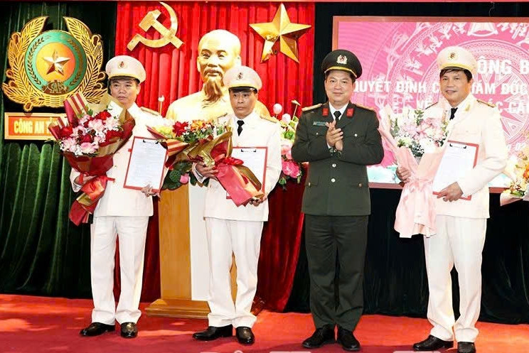 11 lãnh đạo công an cấp phòng, huyện ở Hưng Yên nghỉ hưu trước tuổi