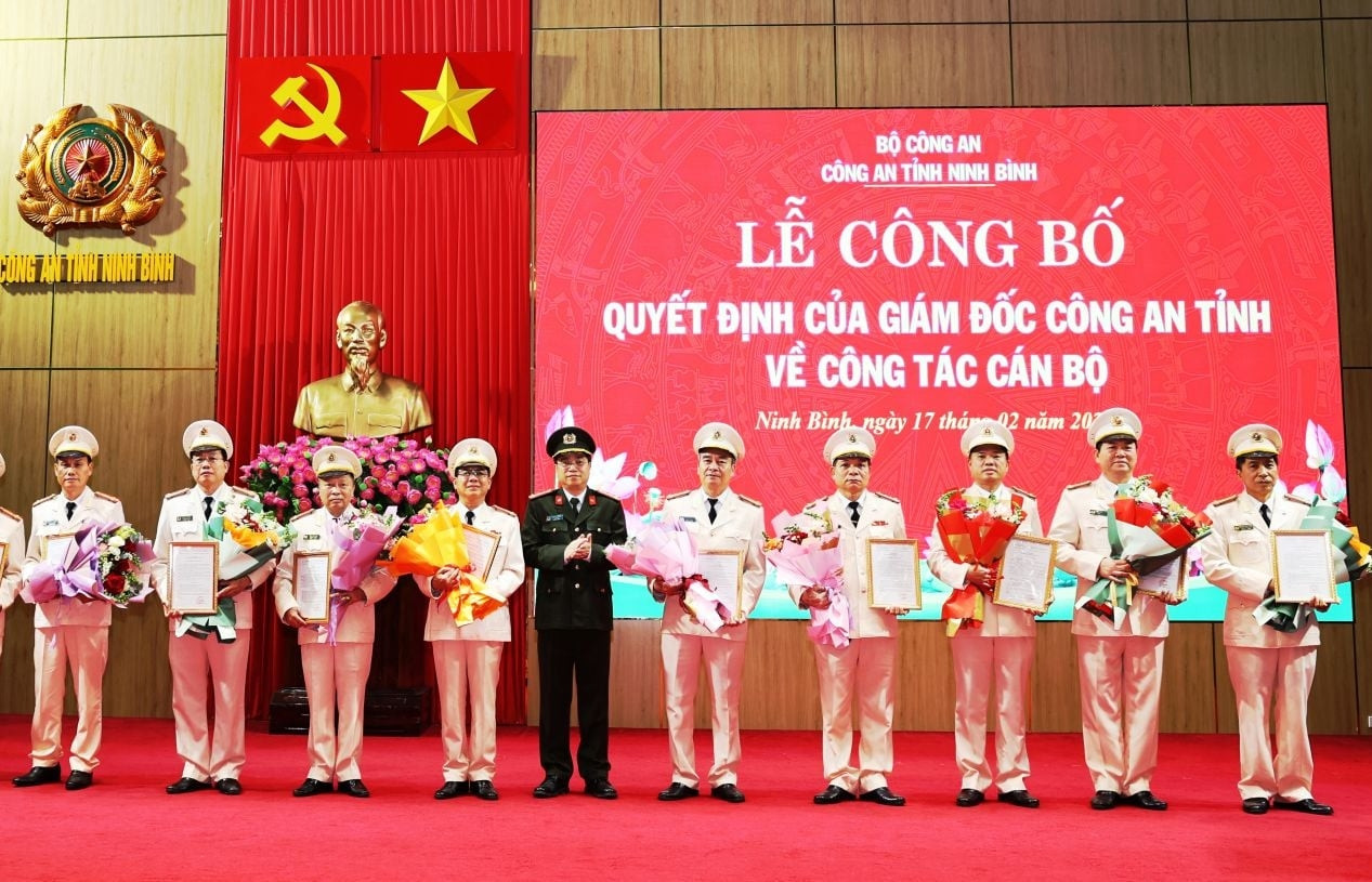 5 đại tá, 6 thượng tá Công an tỉnh Ninh Bình nghỉ hưu trước tuổi