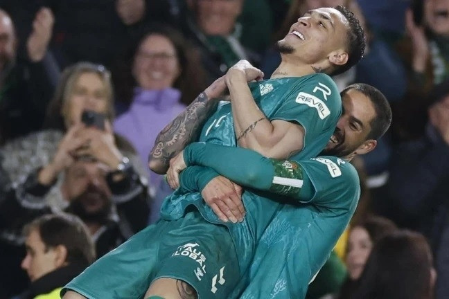 Antony khiến MU thêm xấu hổ, ghi bàn gấp rưỡi cả đội sau 3 trận