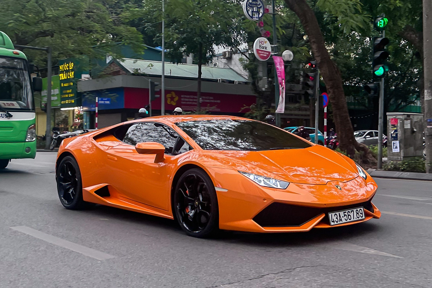 Đại gia Hà Nội tậu Lamborghini biển 567.89, biển số bằng nửa giá trị siêu xe