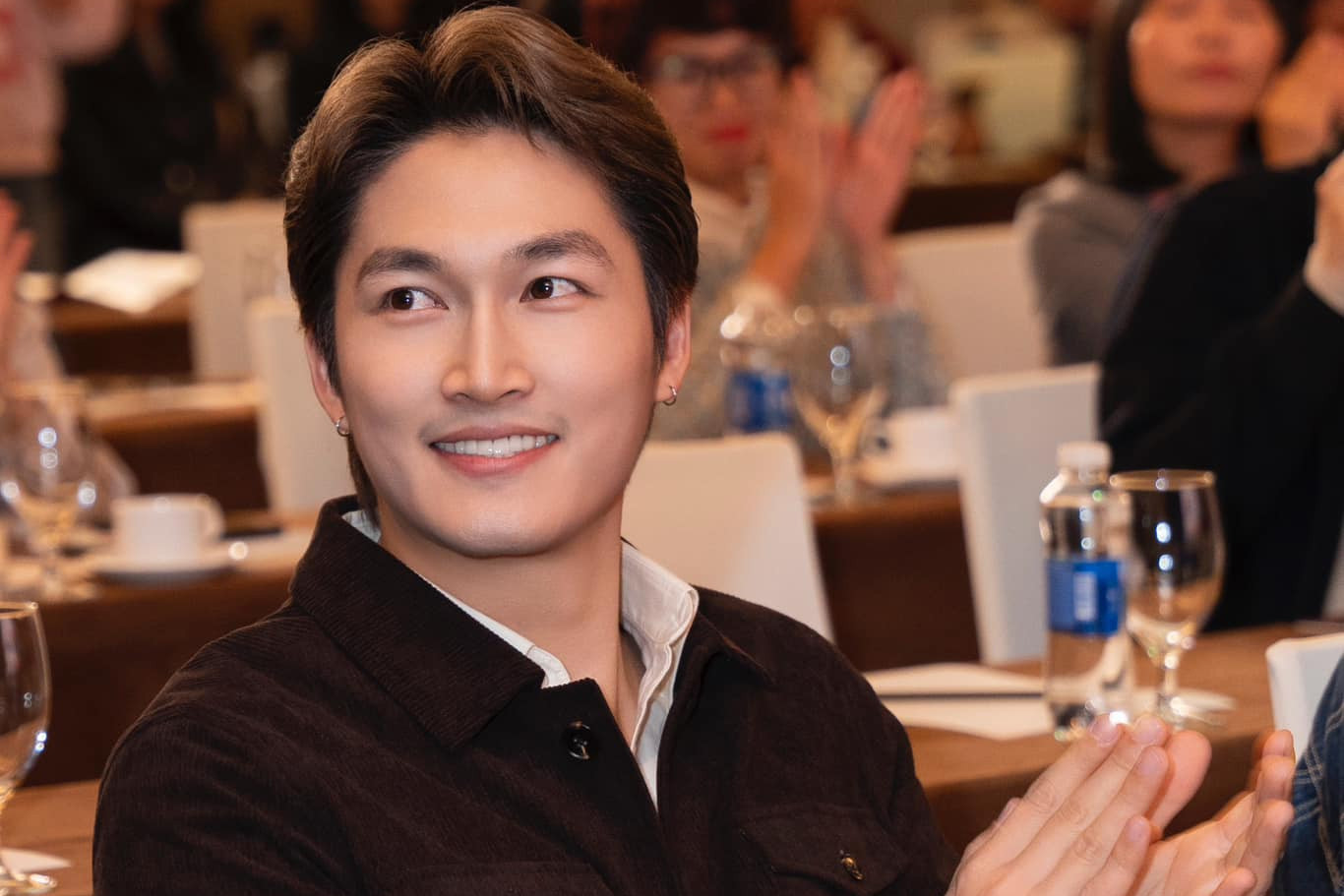 Mỹ nam VTV đóng phim với ai cũng dính tin đồn yêu đương, 33 tuổi đã phải 'giữ mình'