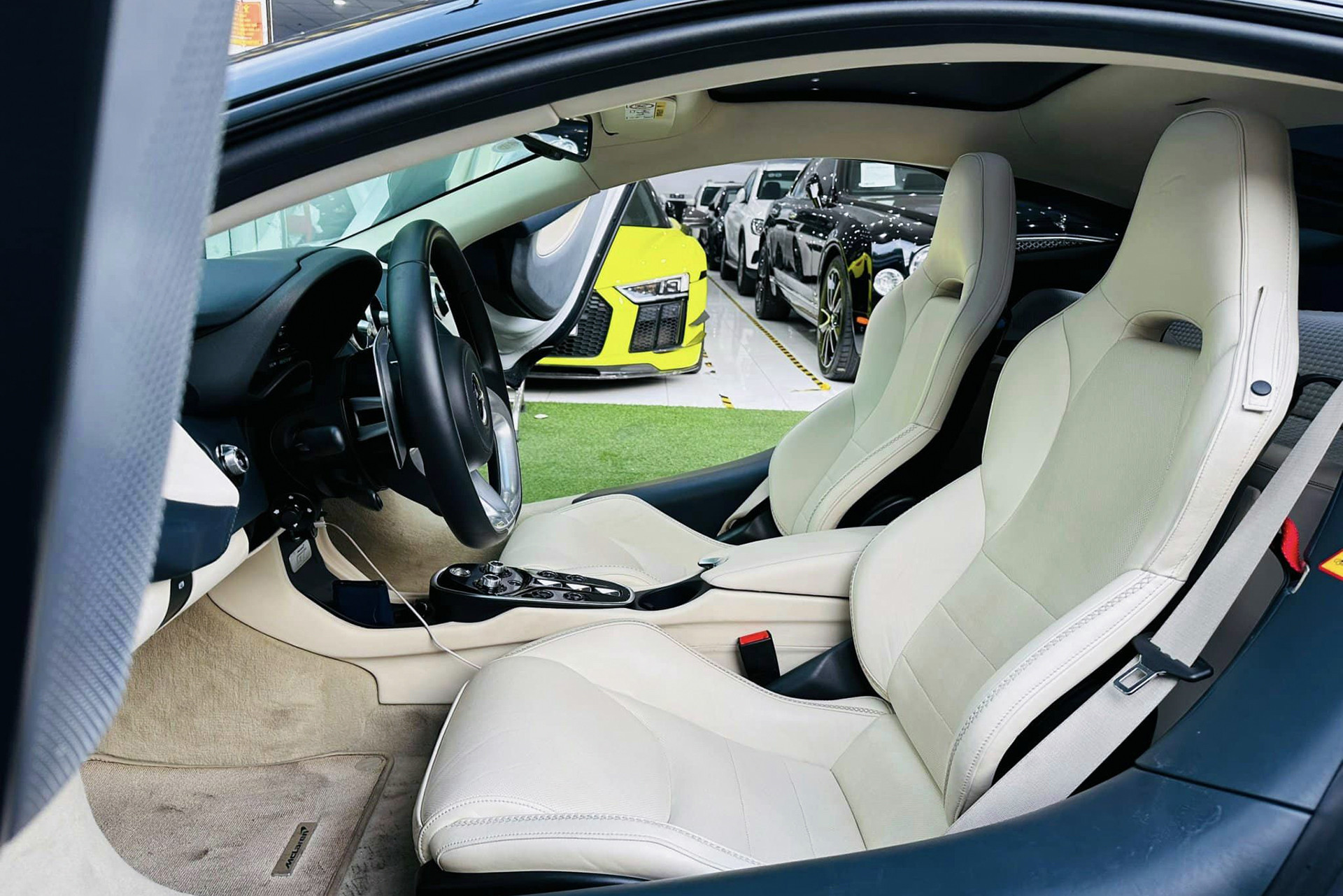 McLaren GT Vietnamnet 10.jpg