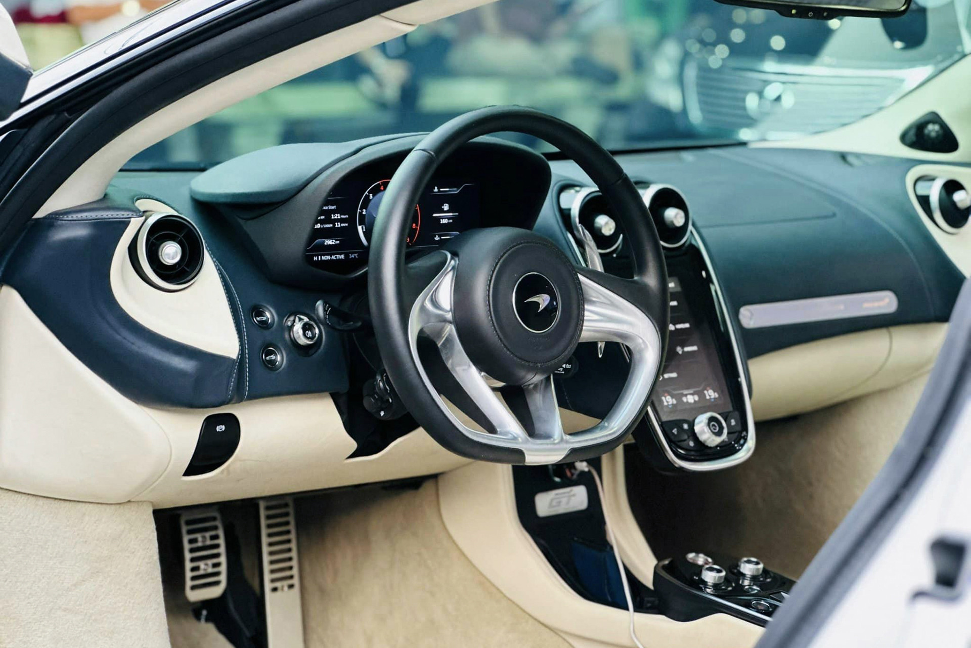 McLaren GT Vietnamnet 9.jpg