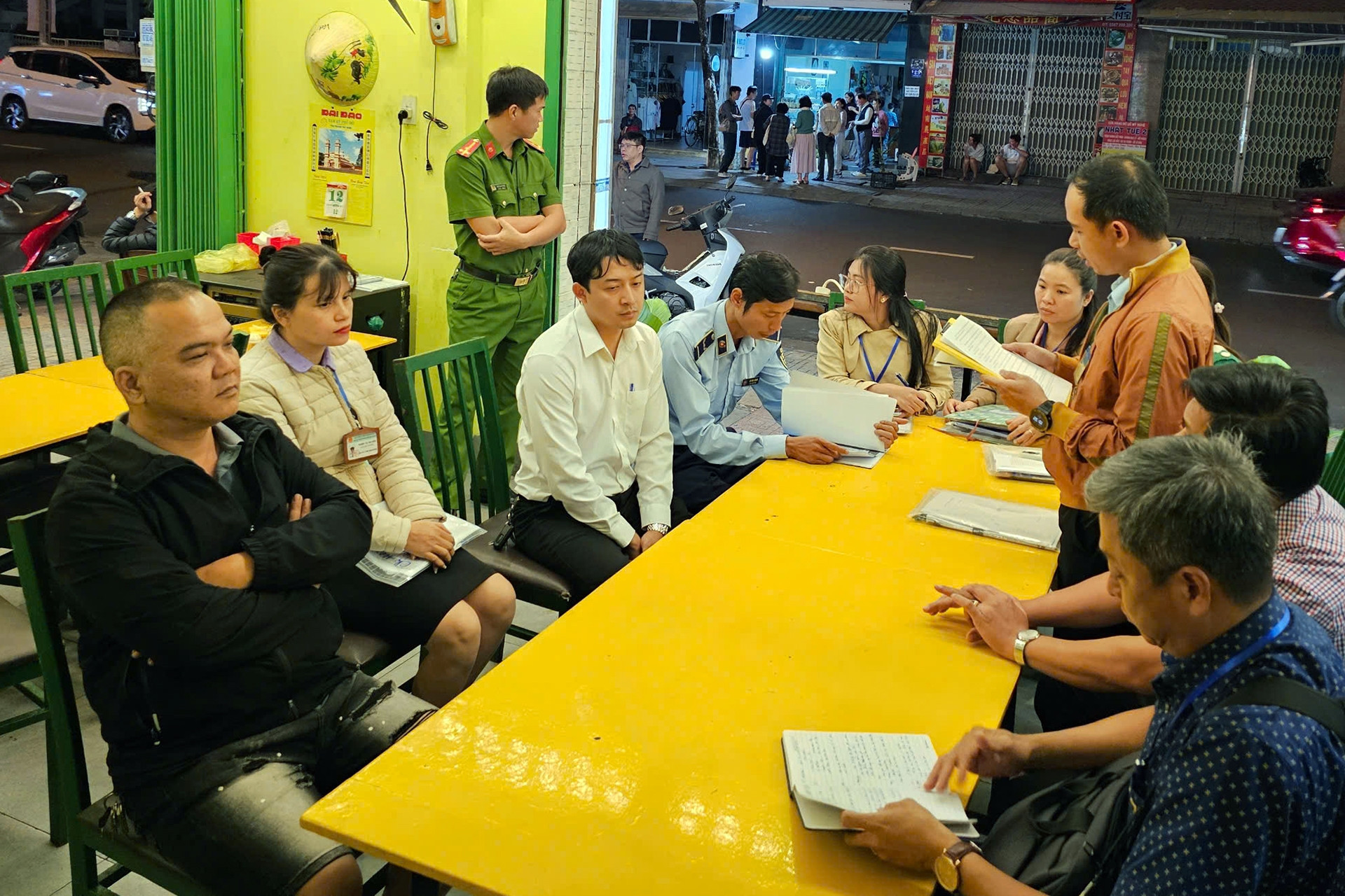 Phạt 96,5 triệu đồng quán ăn ở Nha Trang ‘chặt chém’ du khách Trung Quốc