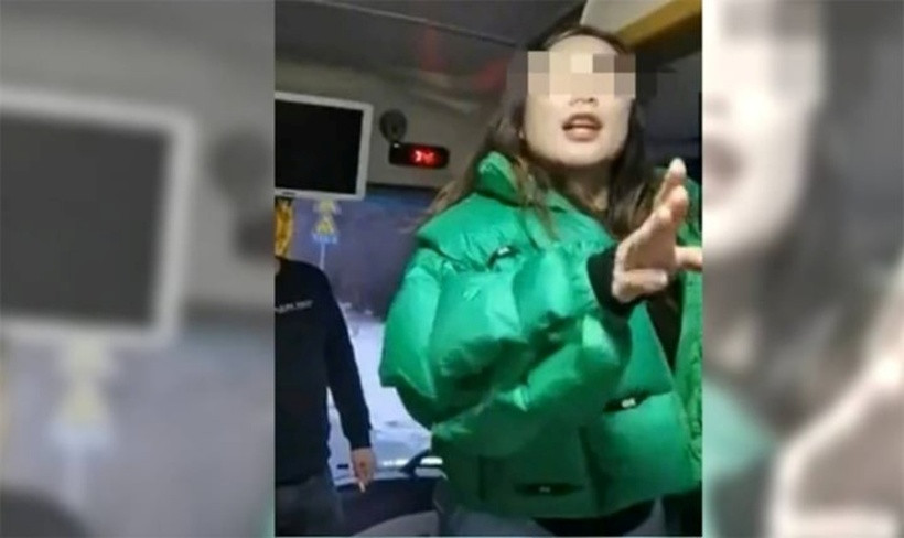 du khach to huong dan vien ep mua hang doa duoi khoi doan giua troi tuyet 09342516.jpg