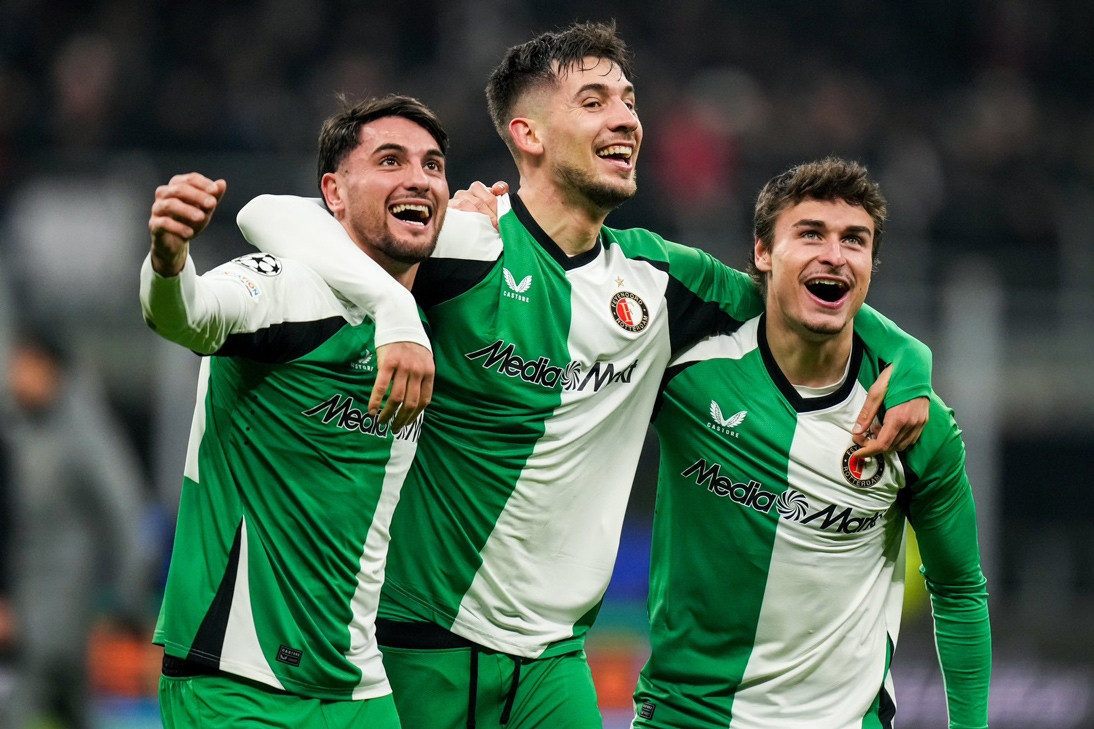 Feyenoord loại AC Milan ra khỏi Champions League