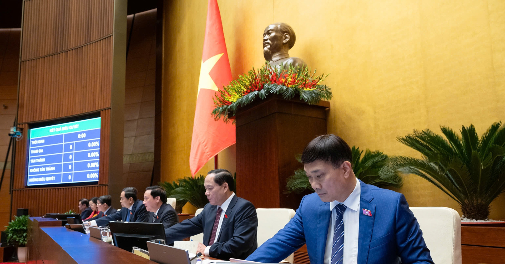 Giữ nguyên mô hình chính quyền địa phương có HĐND và UBND