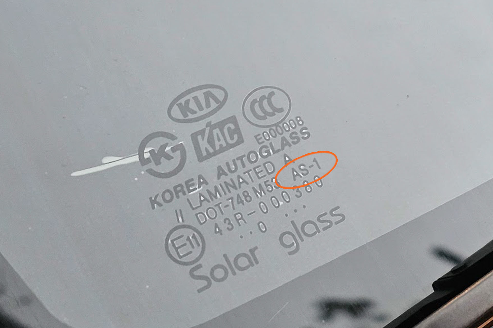 ky hieu kinh o to.jpg