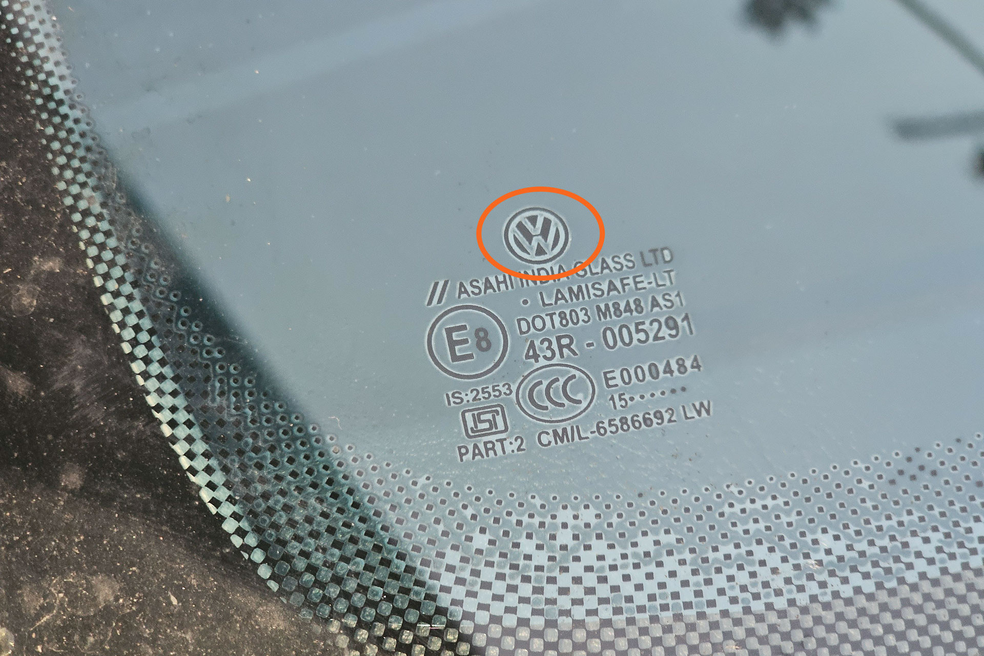 ky hieu tren kinh o to (2).jpg