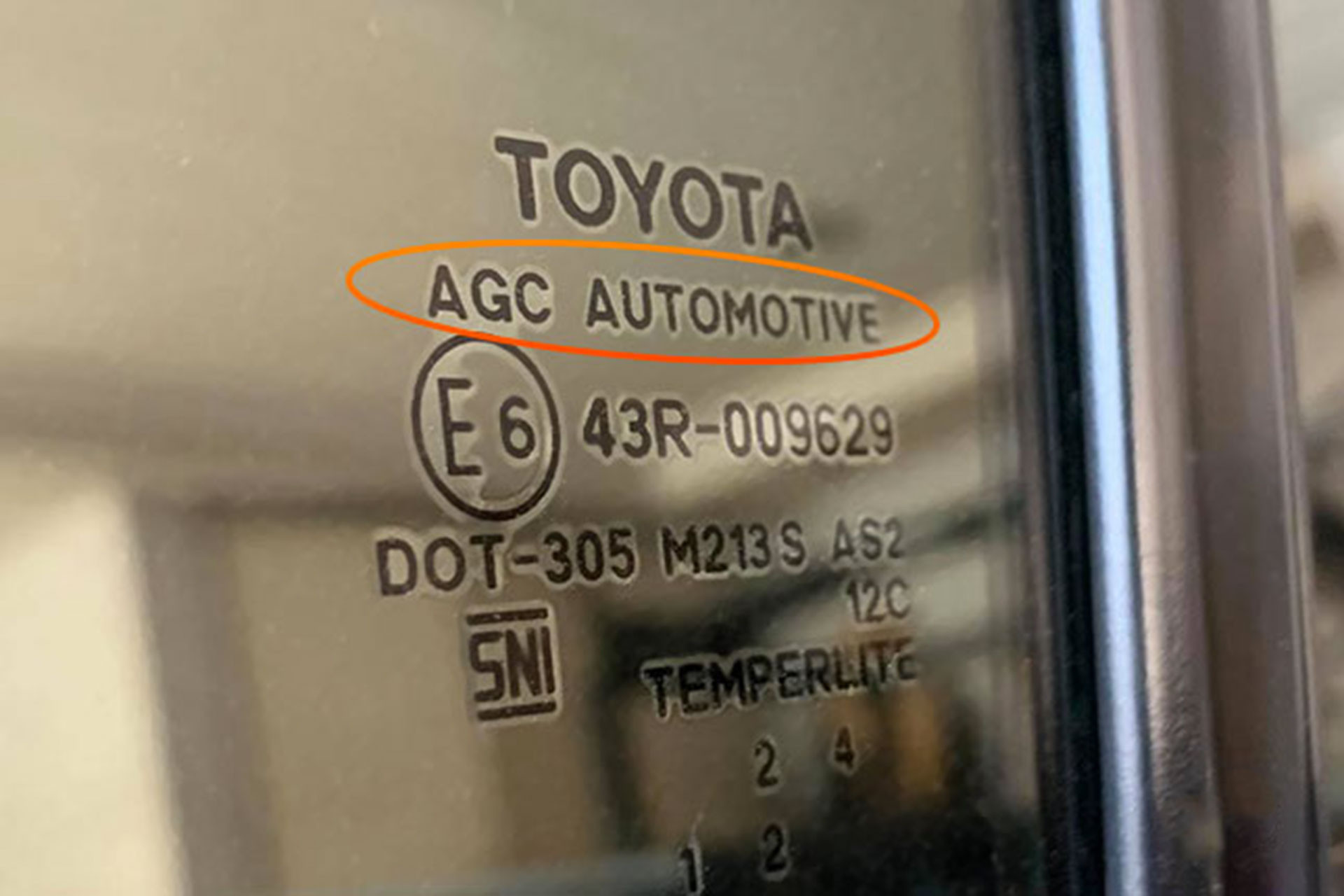 ky hieu tren kinh o to (4).jpg