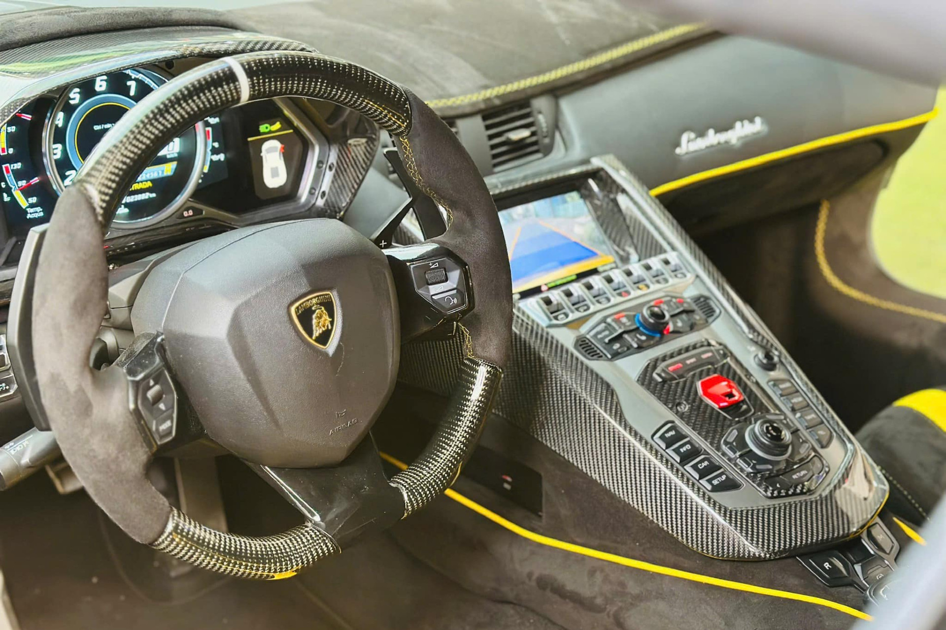 Lamborghini Aventador SVJ Vietnamnet 10.jpg