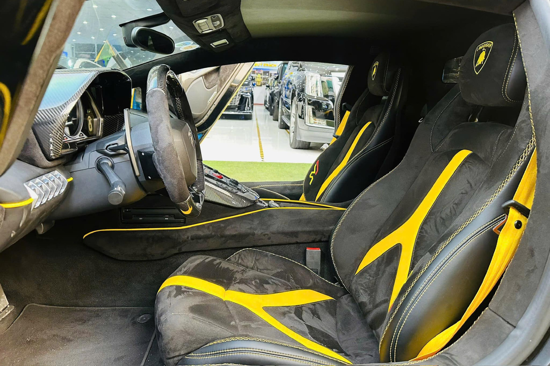 Lamborghini Aventador SVJ Vietnamnet 11.jpg