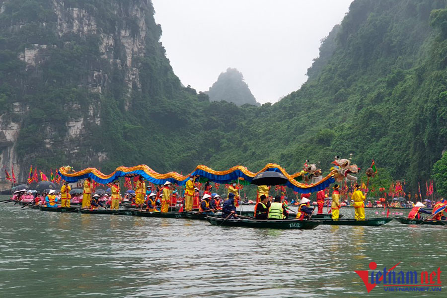 le hoi duoc to chuc voi su tham gia cua hang nghin nguoi gom cac tang ni phat tu cac dien vien quan chung va hang nghin du khach ceb9d778776742628195c27a329ad45a.jpg